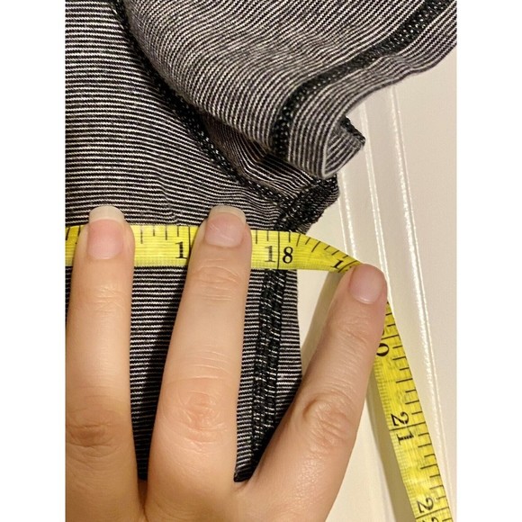 LULULEMON Lively Crewneck Tee‎ Vitasea White Black Microstripe Sz 8 (18" PTP) - Picture 3 of 3